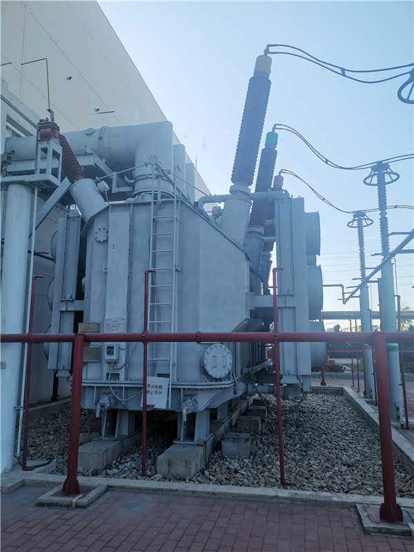 我公司承接龍口南山集團SFP11-400000/220KVA超高壓電力變壓器維護保養(yǎng)現(xiàn)場。