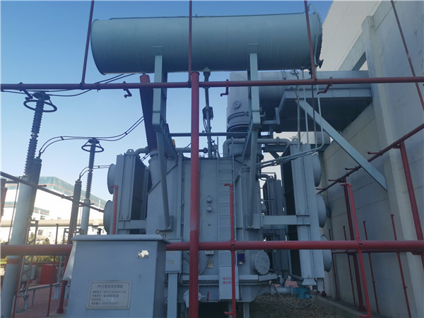 我公司承接龍口南山集團SFP11-400000/220KVA超高壓電力變壓器維護保養(yǎng)現(xiàn)場。
