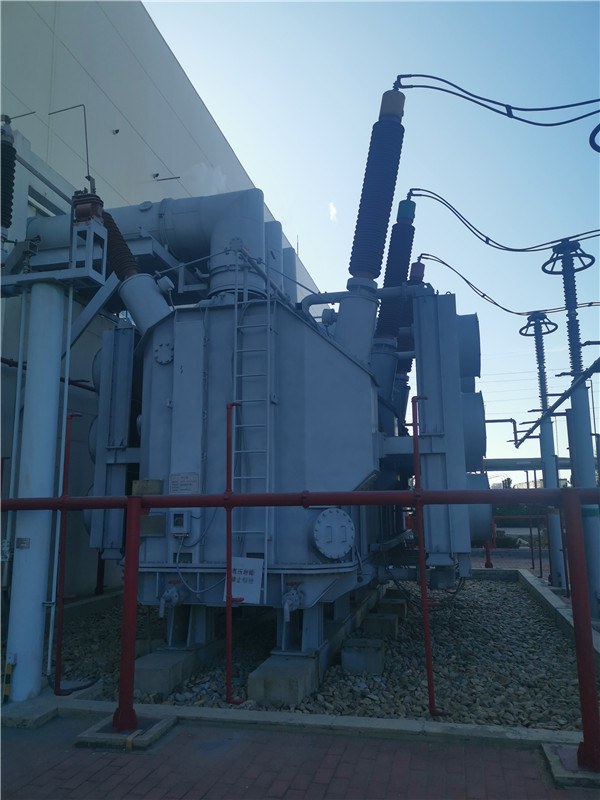 我公司承接龍口南山集團SFP11-400000/220KVA超高壓電力變壓器維護保養(yǎng)現(xiàn)場。